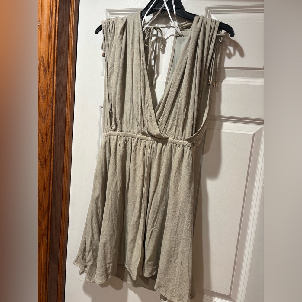 Aakaa Light Gray/Olive